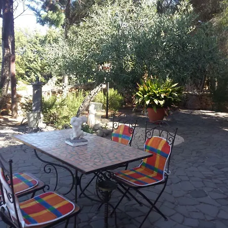 Pedras Bed & Breakfast *